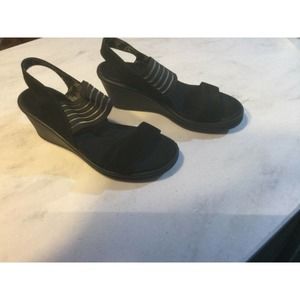 SKECHERS WOMENS HIGH TEA WEDGE SANDALS MEMORY FOAM INSOLE BLACK SIZE 9